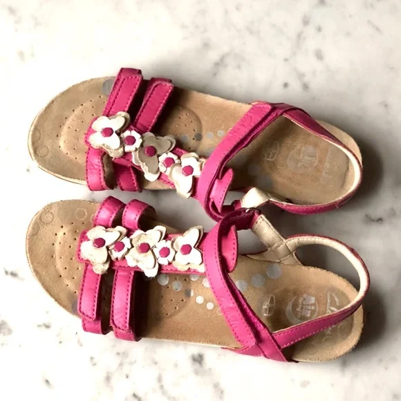 Girl’s Clark Pink and white Leather Sandals 2.5 - Picture 2 of 7